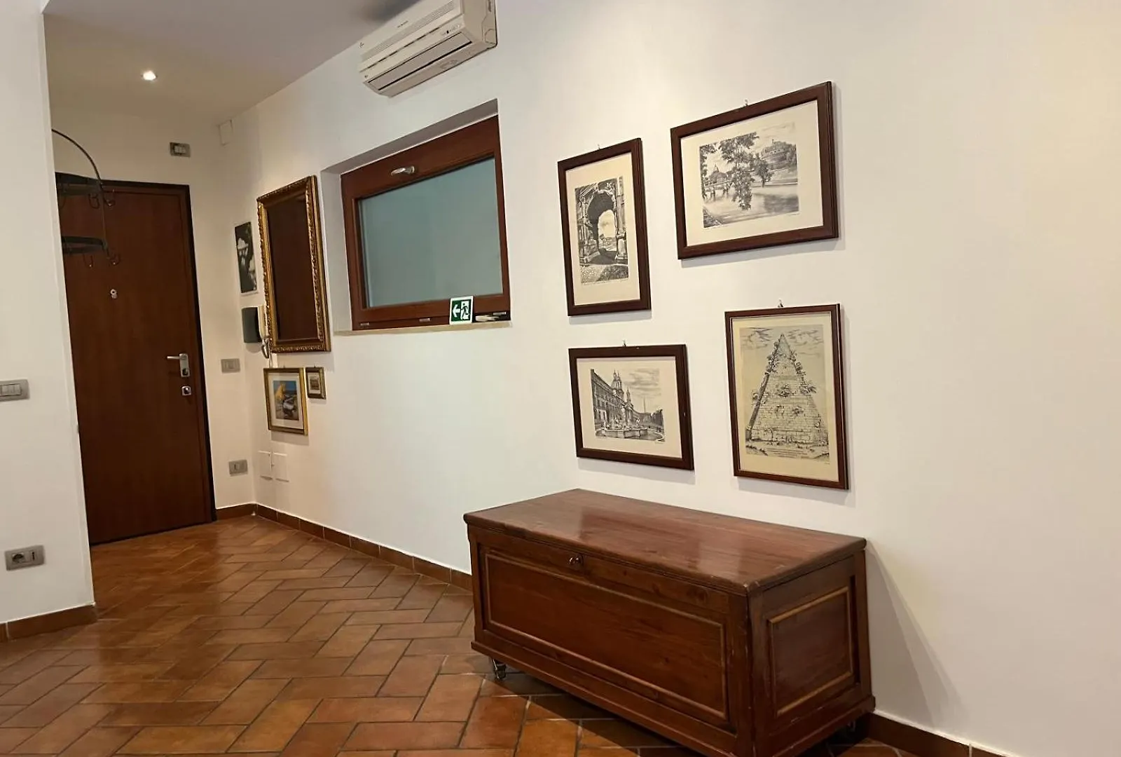דירות רומא Interno2001 0*,